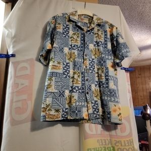 Hilo Hattie Hawaiian Aloha Shirt Flower Made in Hawaii Hibiscus Size Medium